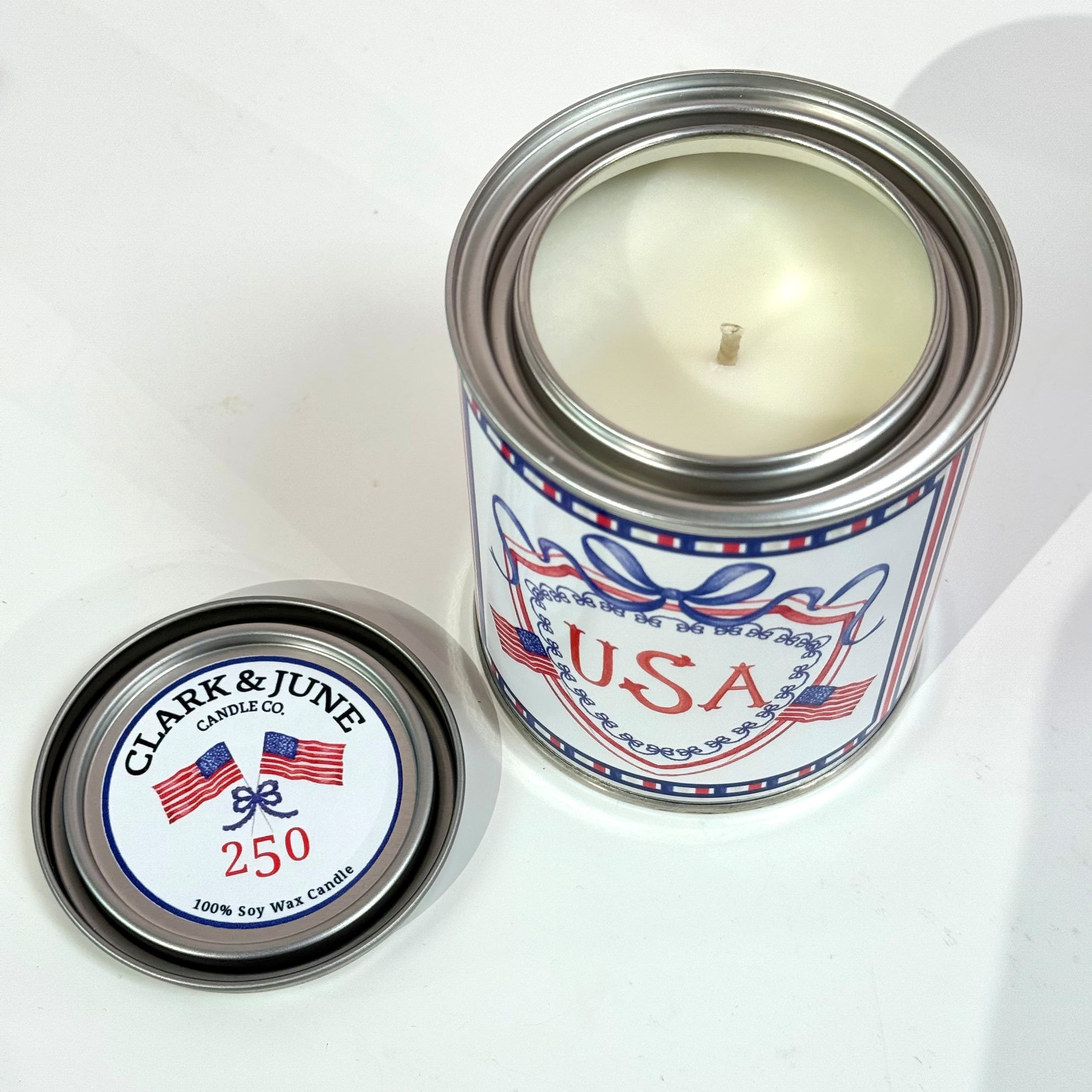 250th USA Anniversary Crest 14oz Soy Candle | Moss - Amber - Sage